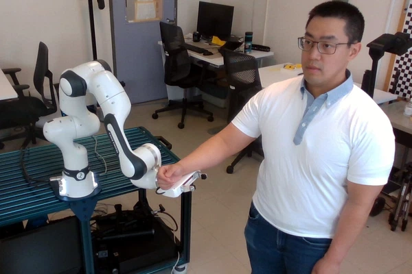 Robot-to-Human Grasping